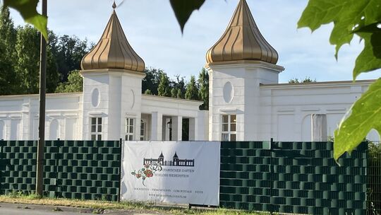 Das Eingangsgebäude zum Botanischen Garten wird als Location für Feiern vermietet. Der Lärm, der bei den Feiern verursacht wird,