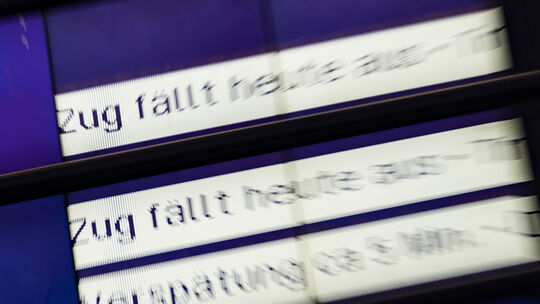 Auf der ICE-Strecke Köln-Frankfurt fielen am Donnerstagmorgen mehrere Verbindungen aus.
