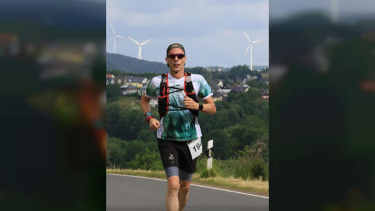 Torsten Franz als Sprecher des HuBuT-Organisationsteams ist selbst auf Landschaftsläufen wie hier beim Eifelmarathon unterwegs u Torsten Franz als Sprecher des HuBuT-Organisationsteams ist selbst auf Landschaftsläufen wie hier beim Eifelmarathon unterwegs u
