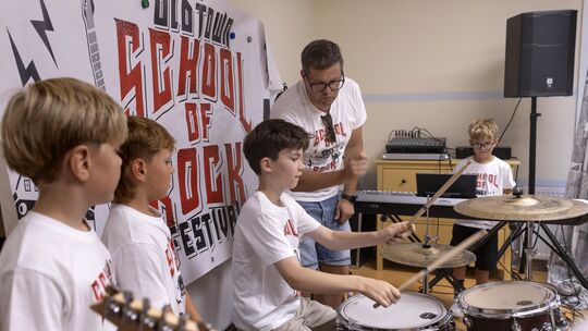 Ob am Schlagzeug, am Keyboard, am Bass, an der E-Gitarre, an den Percussions oder als Sänger: Die Mitglieder der Altstädter "Sch Ob am Schlagzeug, am Keyboard, am Bass, an der E-Gitarre, an den Percussions oder als Sänger: Die Mitglieder der Altstädter "Sch