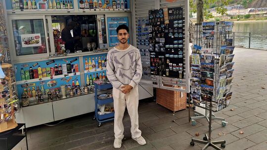 Kioskbetreiber Amirhossein Aminlou beklagt derzeit Umsatzverluste von bis zu 50 Prozent.