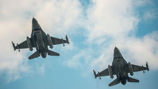 Rumänische Kampfjets haben eine Seedrohne zerstört Rumänische Kampfjets haben eine Seedrohne zerstört