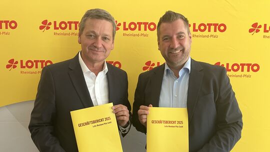 Christian Baldauf, Geschäftsführer von Lotto Rheinland-Pfalz, und der Vorsitzende des Aufsichtsrates, Fedor Rose, präsentierten