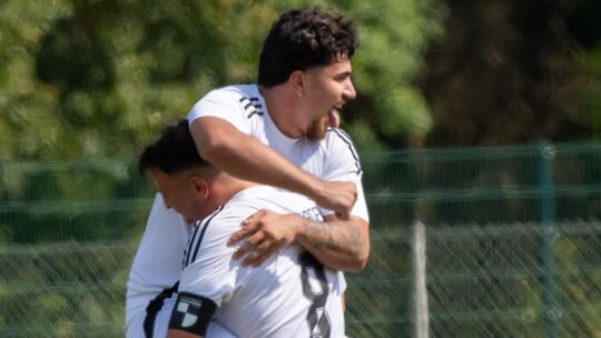 Im Spiel beim TuS Asbach (1:1) durften sich die Spieler des SV Windhagen über den ersten Punkt in der laufenden Saison freuen. G