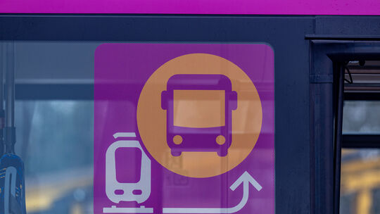 Das Fazit der Deutschen Bahn zum Schienenersatzverkehr am rechten Rheinufer fällt positiv aus. Auch der Fahrgastverband findet l