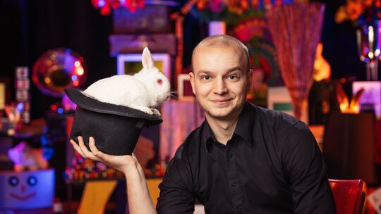 Zauberer Jakob Mathias ist einer von mehreren Künstlern des Deutschen Schmuck- und Edelsteinpreises am 28. August in der Idar-Ob