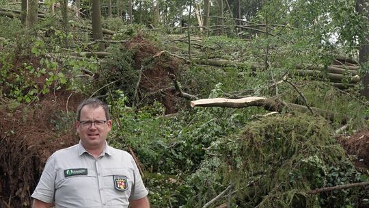 In der Verbandsgemeinde Wallmerod machte sich am Donnerstag der Leiter des Forstamtes Rennerod, Tobias Schuhbäck, persönlich ein