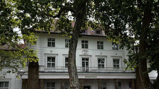 Eine Petition will die für das zweite Halbjahr 2027 geplante Schließung des Bäderhauses verhindert. Denkt die Politik nochmal um