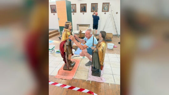 Die Skulpturen und auch der Hochaltar wurden ehrenamtlich restauriert.