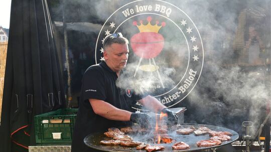 Auch Gegrilltes wird beim Weinfest der Mittelmosel geboten. (Archivfoto)