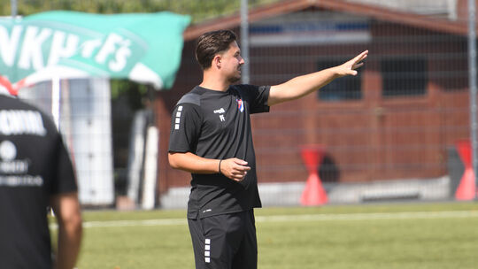 Eisbachtals Trainer Philipp Franke weiß, was in Trier auf seine Mannschaft zukommt. Vom ersten Spieltag lässt er sich nicht blen