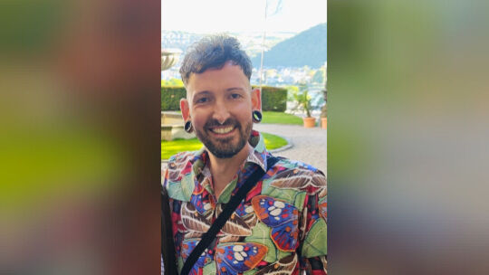 Fabian Kahl, Bares-für-Rares-Händler, lebt seit Herbst 2025 in Unkel. Es ist näher zum Drehort in Köln, aber auch von Vorteil fü