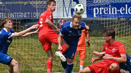 Malte Döbbelin (in Blau) und seine SG Mudersbach/Brachbach wollen im dritten Saisonspiel den dritten Sieg einfahren.