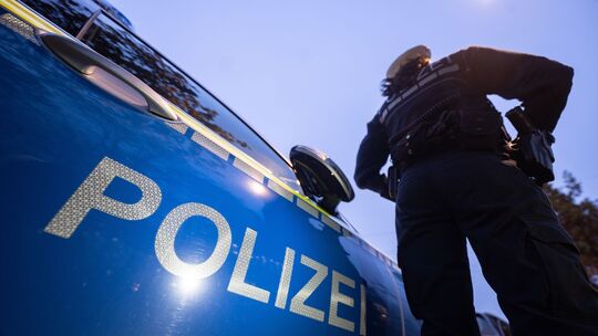Die Identifizierung von Unfallopfern zählt zu den Aufgaben von Polizeibeamten.