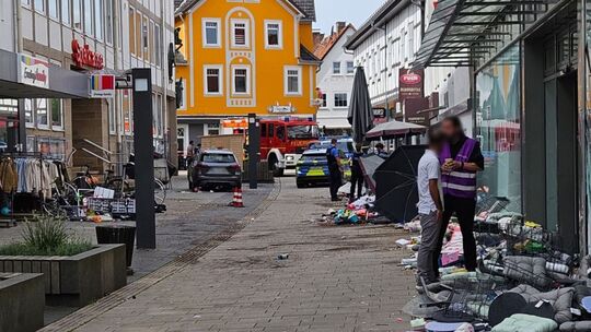 Auto rast durch Fußgängerzone Auto rast durch Fußgängerzone