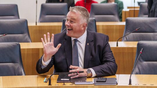 Nach 35 Jahren sitzt die CDU mit Ministerpräsident Gordon Schnieder erstmals wieder auf der Regierungsbank im rheinland-pfälzisc