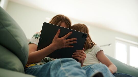 Kinder mit Tablet Kinder mit Tablet