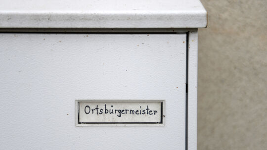 Ortsbürgermeister in Rheinland-Pfalz erledigen ihre Geschäfte ehrenamtlich. Ortsbürgermeister in Rheinland-Pfalz erledigen ihre Geschäfte ehrenamtlich.