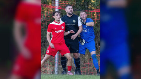 Tim Reidenbach (rotes Trikot) und die SG Hüffelsheim kassierten ihre erste Saisonniederlage. Tim Reidenbach (rotes Trikot) und die SG Hüffelsheim kassierten ihre erste Saisonniederlage.