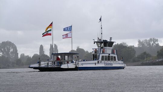 Steigende Pegelstände - Rhein-Fähren fahren wieder