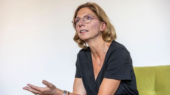 Ministerin Bätzing-Lichtenthäler auf dem grünen Sofa Ministerin Bätzing-Lichtenthäler auf dem grünen Sofa