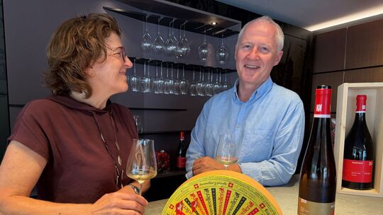 Eva Raps und Urban Kaufmann auf ihrem Weingut Eva Raps und Urban Kaufmann auf ihrem Weingut