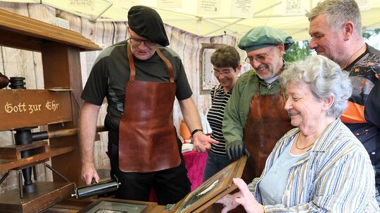 Wer 800 Jahre alt wird, darf es ruhig einmal ordentlich krachen lassen. Und genau das tat Raubach beim großen Markt- und Partyta