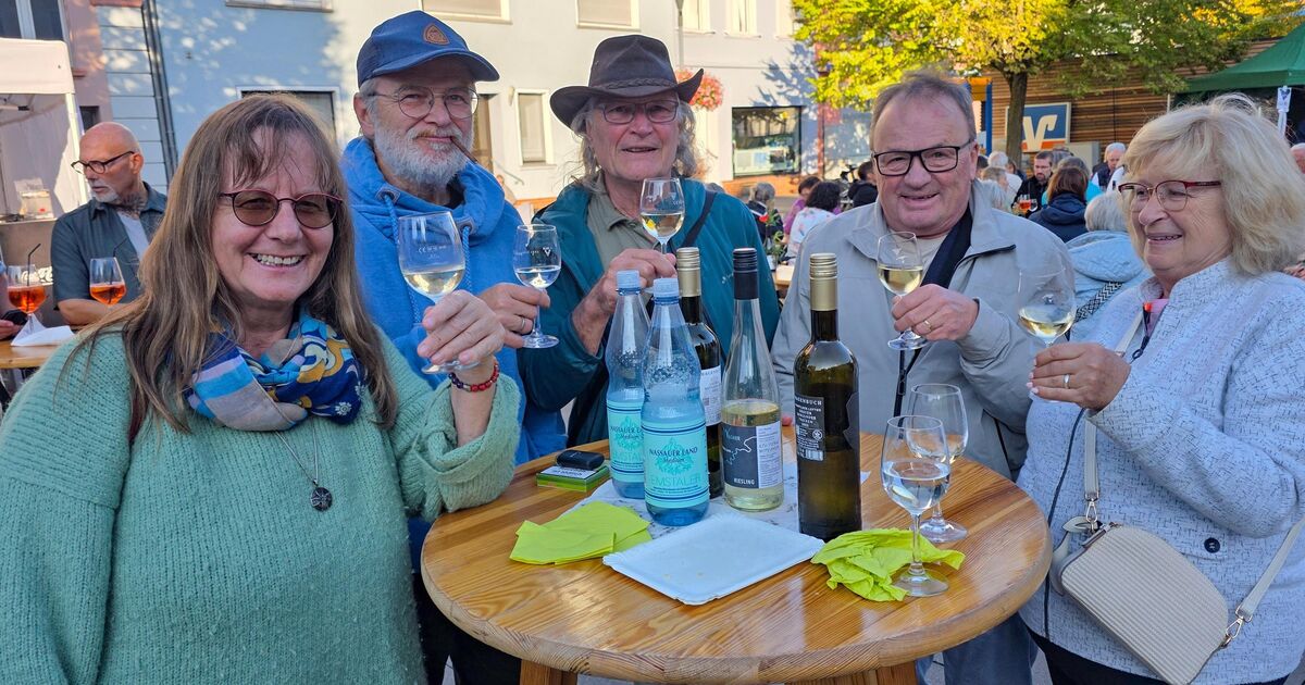 Blick auf das Grafenschloss: Diezer Weinwelt lockt Weinfreunde auf den ...