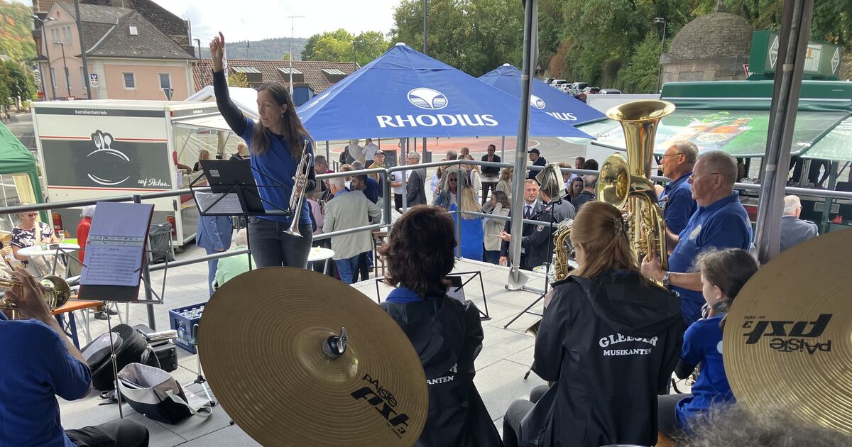 Dance troupe and morning pint: Burgbrohl celebrates its fair - | and new ...