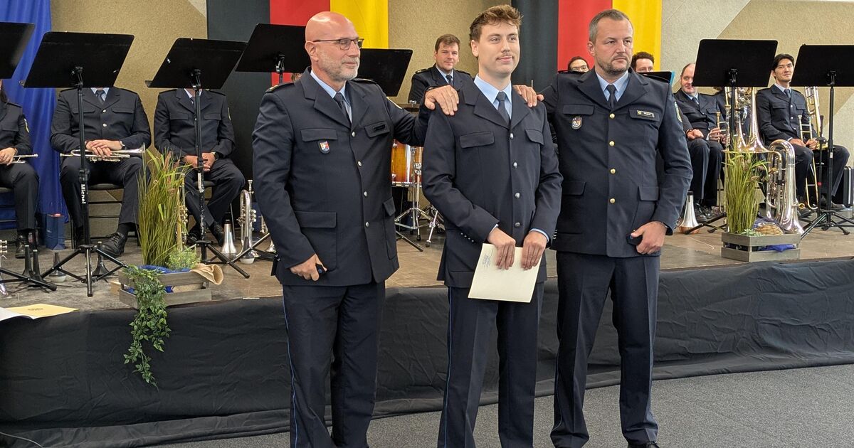 Starting their careers: Diez: 48 new police officers celebrate their ...