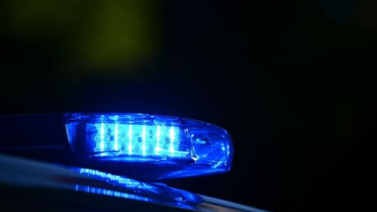 Der Friedhof in Halbs beschäftigt die Polizei. Unbekannte haben von dort Grabschmuck entwendet.