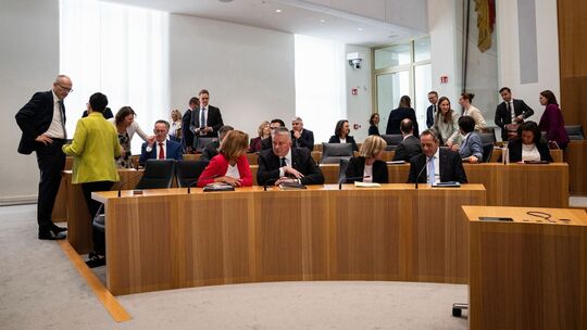 Große Koalition in Rheinland-Pfalz zieht erste Bilanz Große Koalition in Rheinland-Pfalz zieht erste Bilanz
