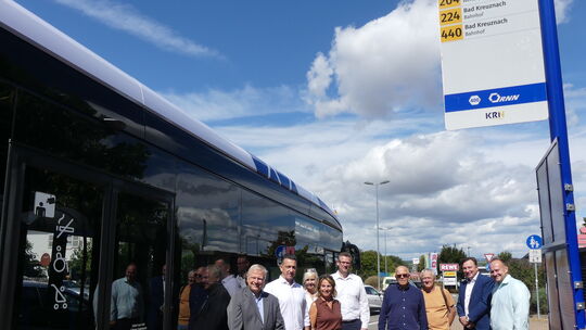 Hier an der Haltestelle nahe des Einkausfszentrums wird künftig auch der Bus der Linie 202 halten. Darüber freuten sich Emanuel
