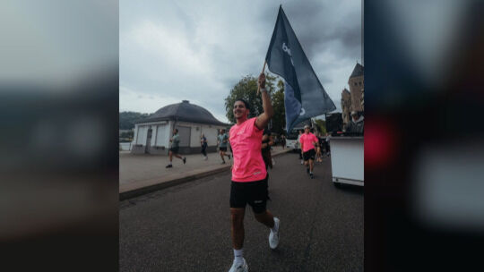 In zwölf Tagen will David Koca knapp 400 Kilometer zu Fuß zurücklegen.