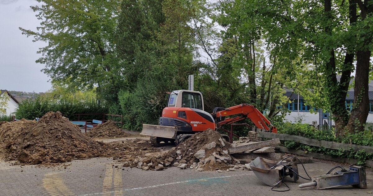 Pausenhof teils unter Wasser: Wie es zum Rohrbruch an Mayener Realschule ...