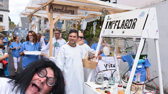 Die Gruppe „Kaffeeeck & Friends" verbreitete den ansteckenden "Marktvirus", der für gute Laune sorgt.