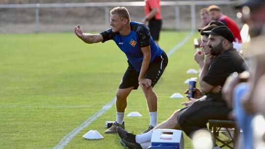 Michael Stahl, Coach der TuS Koblenz, überlasst nichts dem Zufall, bereitet sich auch auf das Pokalspiel beim A-Ligisten VfB Bay