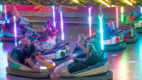 Auch im Autoscooter hatten die Besucher des Altstadtfestes ihren Spaß. Auch im Autoscooter hatten die Besucher des Altstadtfestes ihren Spaß.