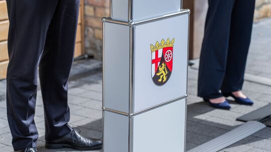 Landesregierung Rheinland-Pfalz - 100 Tagen Zwischenbilanz Landesregierung Rheinland-Pfalz - 100 Tagen Zwischenbilanz