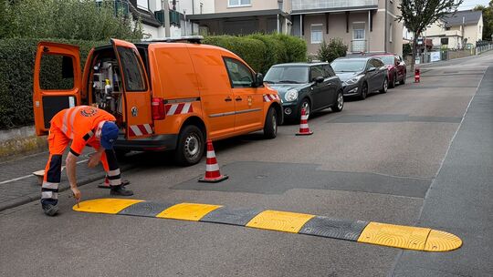 Die vierte und letzte bislang vorgesehene Bremsschwelle im Rahmen der Verkehrsberuhigung in der Brückenstraße und der Straße „Am