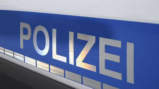 Die Polizei in Bad Kreuznach sucht Zeugen nach einem Angriff auf eine vollverschleierte Frau in der Fußgängerzone.