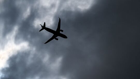 Flugzeug am Himmel