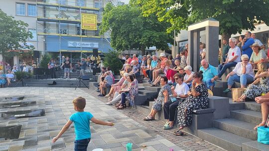 Normalerweise findet die beliebte Veranstaltungsreihe „Singer’s Corner“ auf dem Marktplatz in Altenkirchen bei gemütlicher Atmos