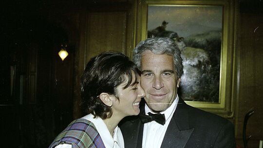 20 Jahre Haft für Epstein-Vertraute wegen Sexualverbrechen 20 Jahre Haft für Epstein-Vertraute wegen Sexualverbrechen
