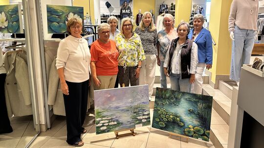 Monets Seerosenteich war die Inspiration für die Künstlergruppe Offenes Atelier, die ihre Werke beim Modehaus Krekel ausstellt.