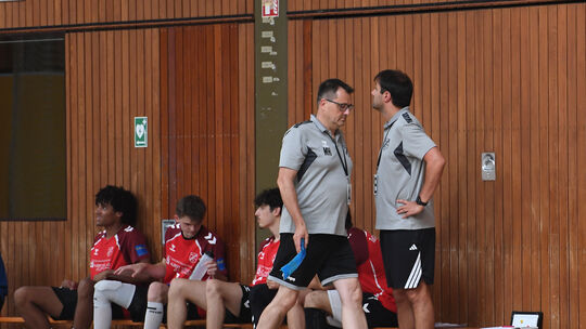 Martin Horn und Miguel Esteves (rechts) haben beim Oberligateam des TuS Holzheim einen Umbruch zu vollziehen und müssen daher kl