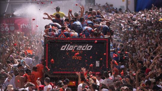 «La Tomatina»: Tomatenschlacht in Spanien «La Tomatina»: Tomatenschlacht in Spanien