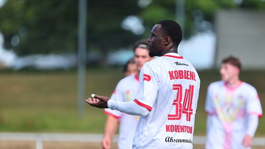 Gegen die Sportfreunde Eisbachtal performte Rot-Weiss-Stürmer Franck Kouentchi nicht so wie in den Spielen zuvor, ging frühzeiti