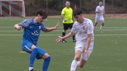 Die SG Disibodenberg (blaue Trikots, im Duell mit dem TSV Hargesheim) weiß bisher in der A-Klasse zu überzeugen. Nun steht das H
