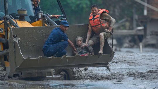 Sturzflut an Grenze zwischen China und Nepal Sturzflut an Grenze zwischen China und Nepal